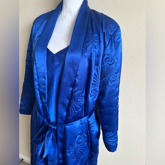 Natori for Saks Fifth Avenue gown and robe set - Picture 6 of 8